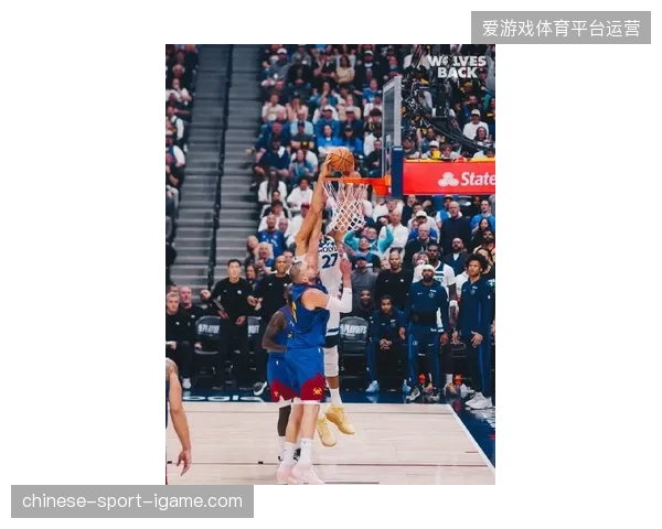 克里斯-芬奇的防守轮换策略奏效，戈贝尔成功限制了约基奇的发挥